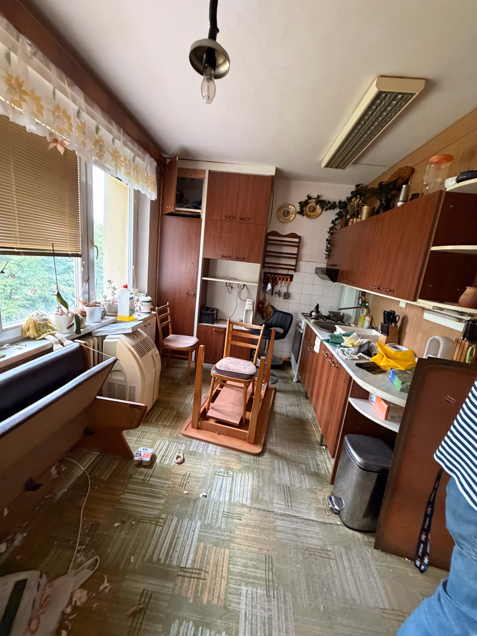 Kuchyně s původním vybavením před vyklizením