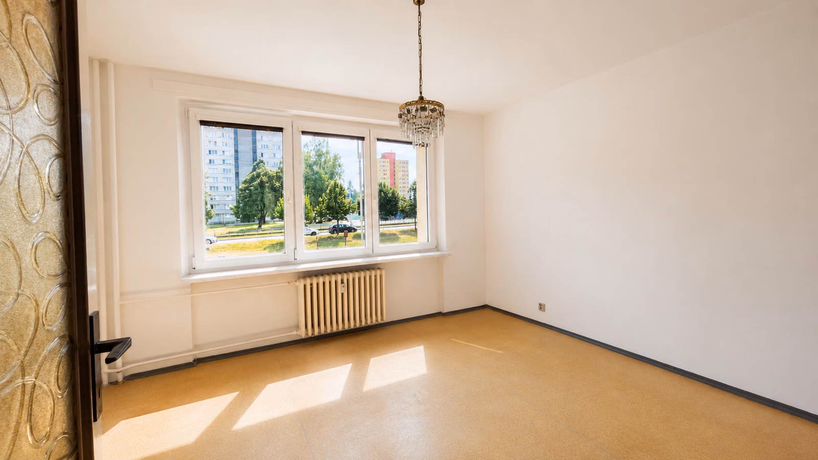 Prázdná ložnice po vyklizení